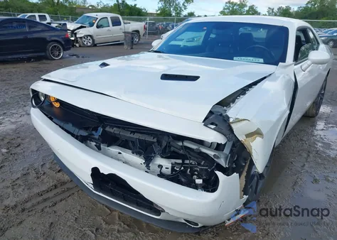 2022 Dodge Challenger Sxt Awd z USA, uszkodzony, nr VIN 2C3CDZGGXNH238891